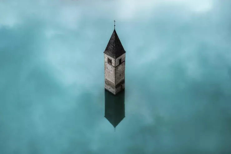 Award winning aerial shots of 2025 - #38 Pawel Jagietto from Poland presents the mysterious Curon Venosta