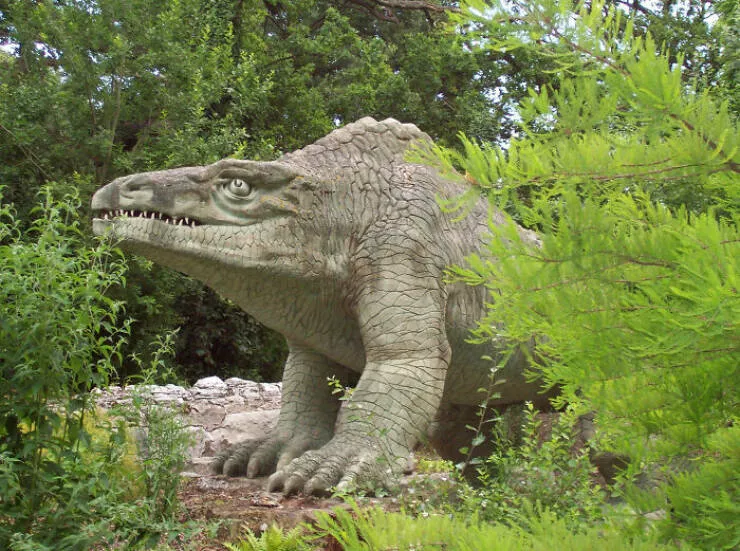 Wildly cool dinosaur facts you didnt know - #11 Megalosaurus Was the First Land Dinosaur Described Scientifically