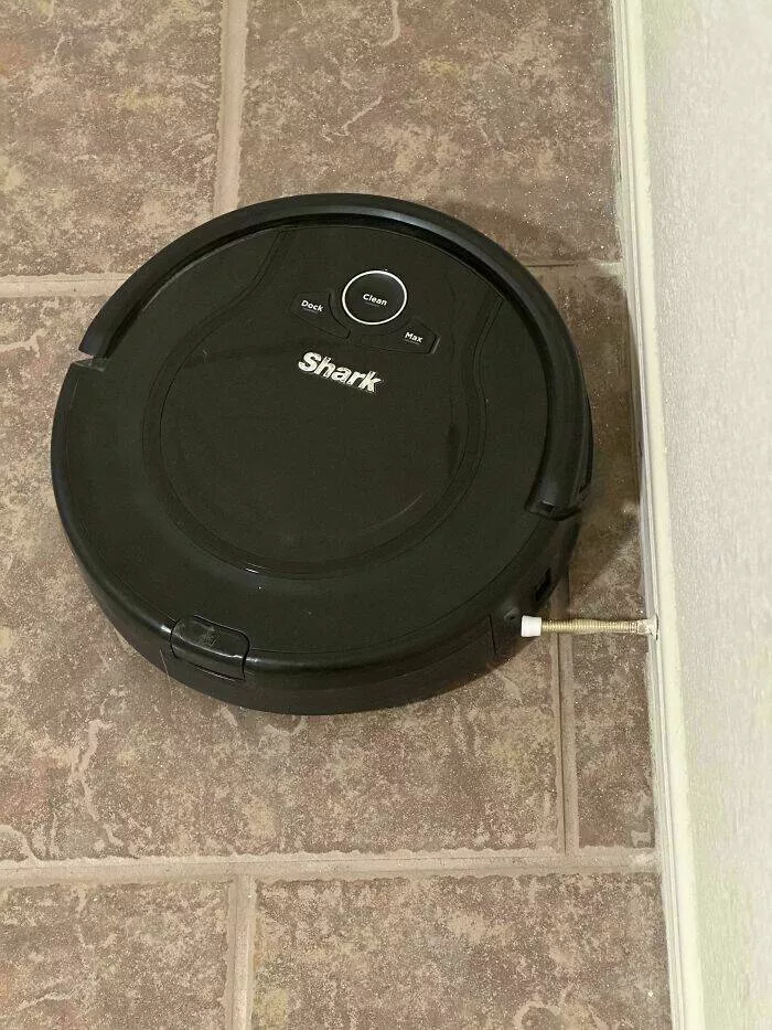 Intriguing photos with amazing stories - #41 Roomba Keeps Turning Off by Hitting Its Own Power Button Against a Doorstop