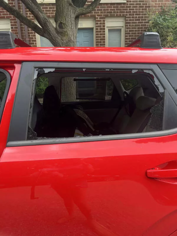 Quand les mauvaises journees frappent - #17 Voiture fracturée, rien volé mais siège bébé plein de verre