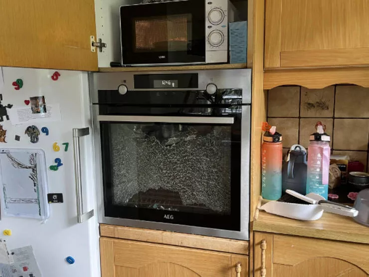 When everything goes wrong - #9 Started vacation by setting oven self-clean; glass panel shattered When everything goes wrong - #9 Started vacation by setting oven self-clean; glass panel shattered