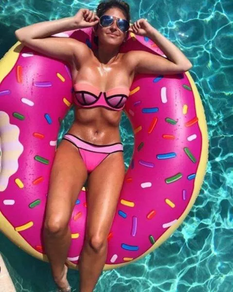Hot pictures of girls in bikinis - #41 