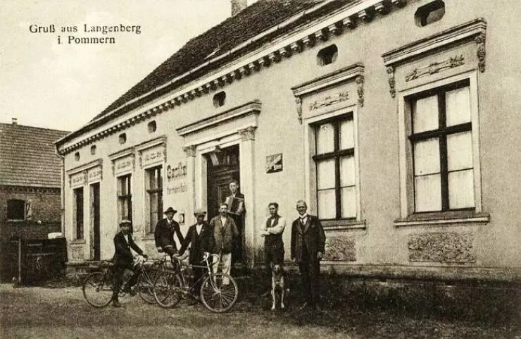 Vintage photos uncovering hidden world stories - #10 Langenberg’s Classic Inn During the Interwar Period