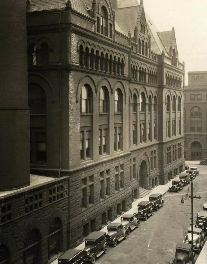 Vieilles photos qui revelent les histoires cachees du monde - #19 Bâtiment principal de l’Institut Armour à Chicago, vers 1920