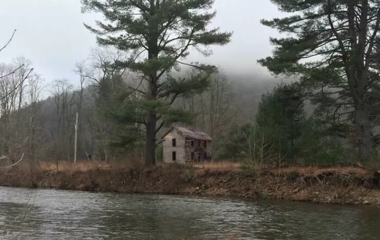 Creepy discoveries found deep in the woods - #25 House Hidden Along the Appalachian Trail with No Paths or Roads Leading to It
