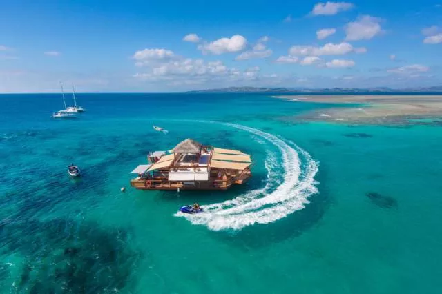 Floating bar and pizzeria in fiji - #1 
