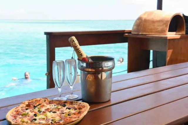Floating bar and pizzeria in fiji - #18 