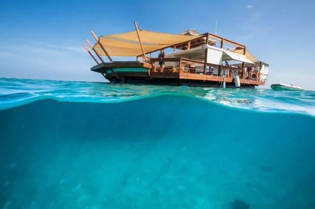Floating bar and pizzeria in fiji - #2 
