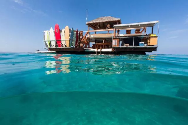 Floating bar and pizzeria in fiji - #3 