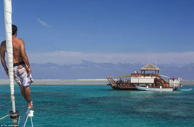 Floating bar and pizzeria in fiji