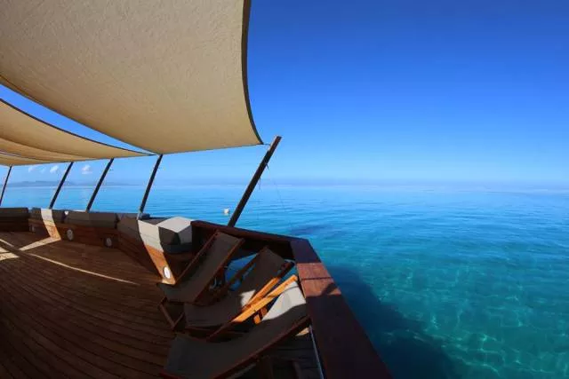 Floating bar and pizzeria in fiji - #5 
