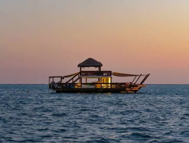Floating bar and pizzeria in fiji - #52 Floating bar and pizzeria in fiji - #52