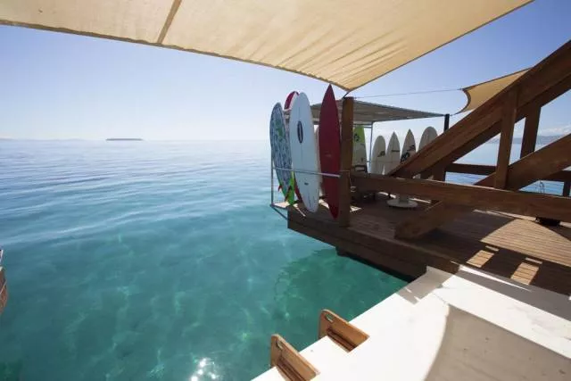 Floating bar and pizzeria in fiji - #8 