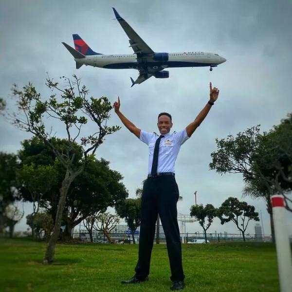 Contre toute attente histoires de chance inouie - #10 J’ai décidé de faire du planespotting lors d’une longue escale et j’ai eu la chance de photographier l’avion avec lequel je voyageais plus tard