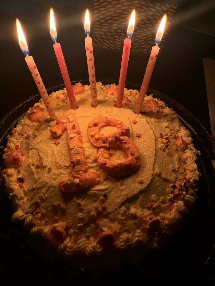 Oublis epiques qui ont rapidement degenere - #12 Ma famille a oublié mon anniversaire, alors je me suis fait un gâteau