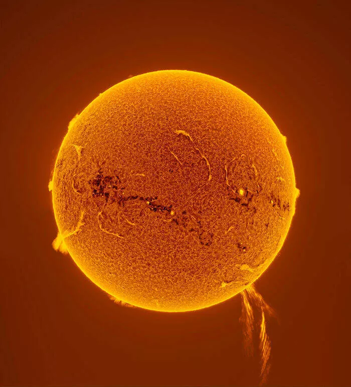 Voyage visuel a travers les merveilles cosmiques de lunivers - #3 Éruption solaire atteignant 500 000 kilomètres