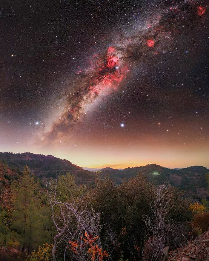 Voyage visuel a travers les merveilles cosmiques de lunivers - #7 Ondes lumineuses en harmonie dans le cosmos