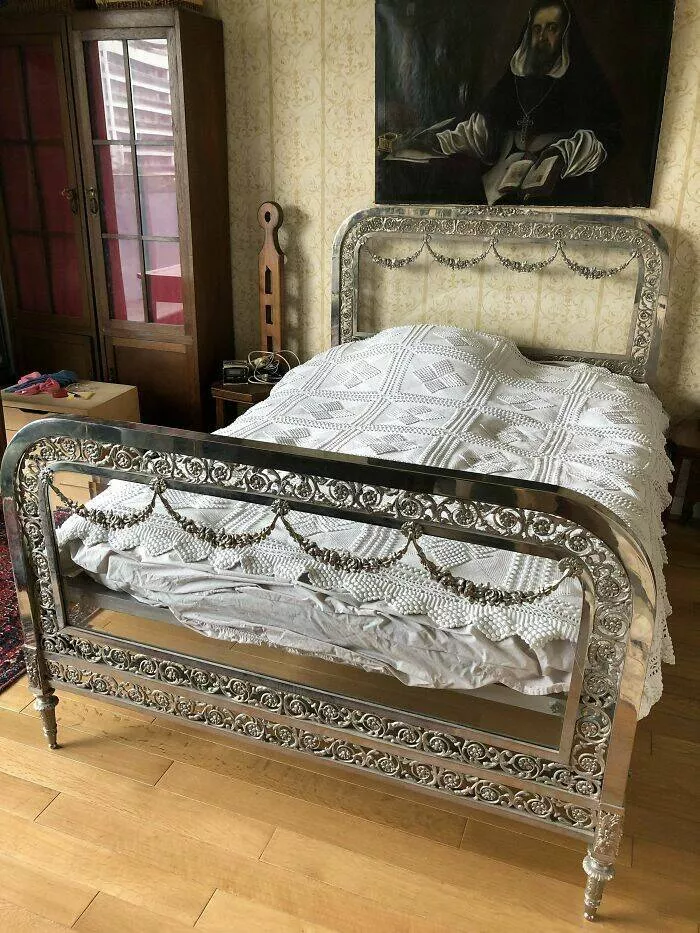 Rare retro finds that finally get the attention they deserve - #16 Elegant 1930s Bed Frame from Madrid