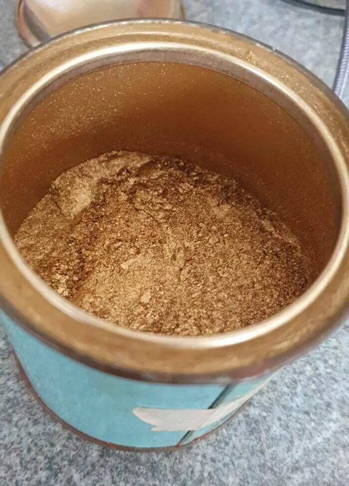 Unusual finds unearthed inside forgotten houses - #10 Cleaning out Grandpa’s attic revealed a surprise: over 200 grams of shimmering gold powder tucked in a corner.