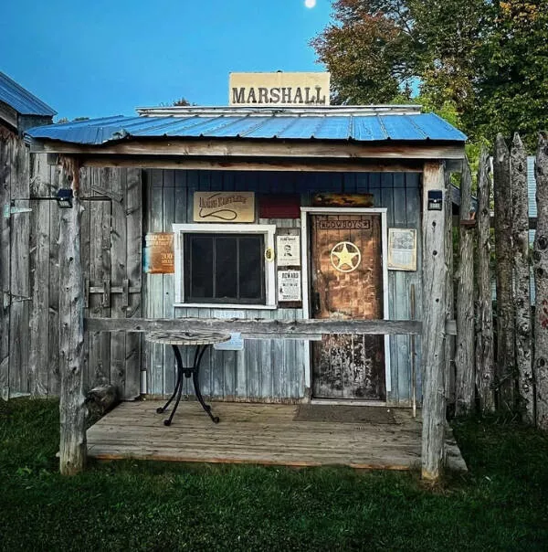 Cozy rural projects that warm the soul - #1 Built With Love: A Farm Bunkie Surprise