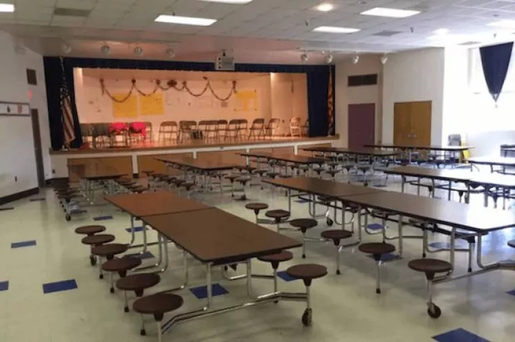 Ressentez la douceur de la nostalgie - #6 La cantine de l’école... avec une scène de théâtre ? Bien sûr !
