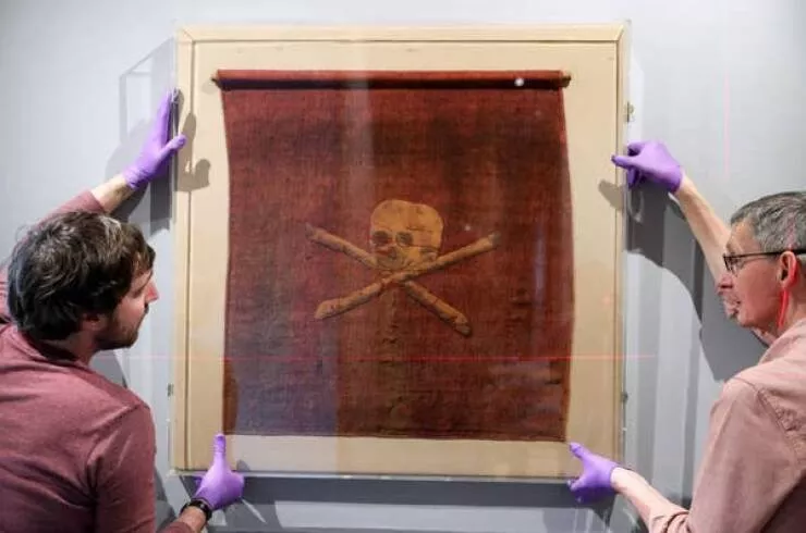 Picdump 1065 - #65 Rare pirate flag still flying from history’s shadowy decks