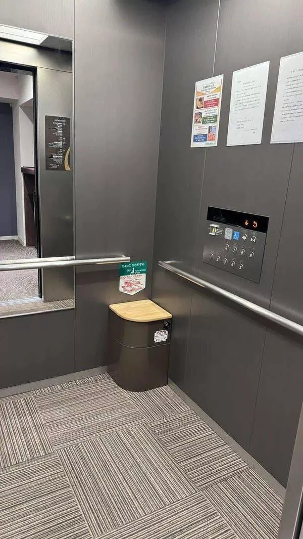 Picdump 1065 - #80 Japanese elevators pack mini toilets for emergency relief