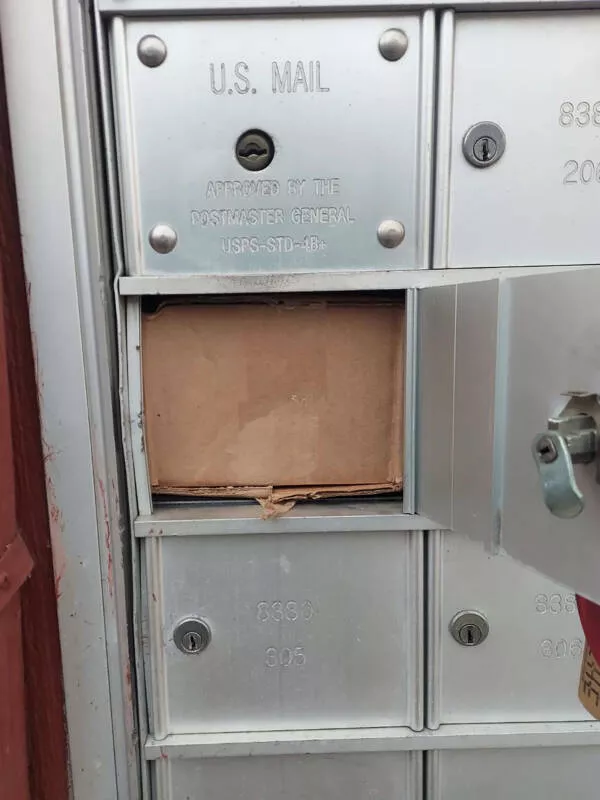 When delivery fails so hard it becomes comedy - #17 Delivery door jammed open, now the package won’t budge