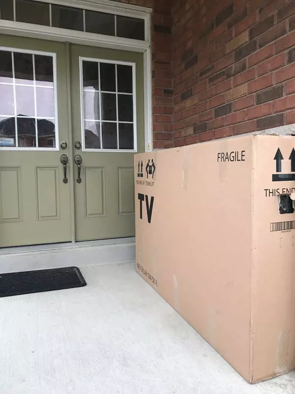 When delivery fails so hard it becomes comedy - #25 TV left in full view, no knock, no care, pure risk When delivery fails so hard it becomes comedy - #25 TV left in full view, no knock, no care, pure risk