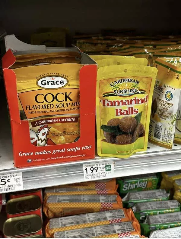 Ces esprits fous qui ont renverse toutes les regles - #36 Rayon de magasin agencé pour former un message de détresse caché