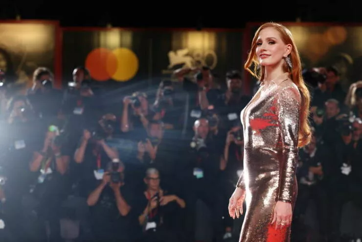 Famous people who live shockingly frugal lives - #21 Jessica Chastain resists impulse buys like a shopping ninja