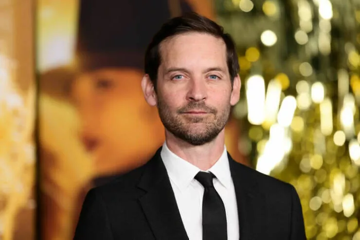 Famous people who live shockingly frugal lives - #27 Tobey Maguire plays it safe with cash, no Hollywood excess