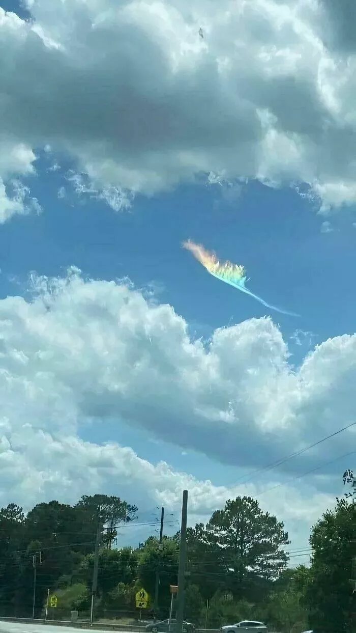 Trop bizarre pour etre ignore trop cool pour rater ca - #20 Arc-en-ciel de feu dans le ciel, phénomène rare sans retouche