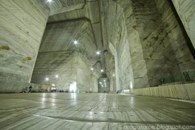 Trop bizarre pour etre ignore trop cool pour rater ca - #37 Mine de sel en Roumanie, caverne scintillante comme un palais souterrain