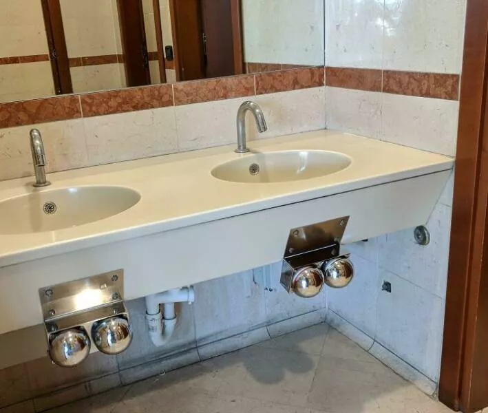 Cool gems from every corner of the globe internets hidden treasures - #13 Italy installs knee taps in markets—hands-free, germ-free water access