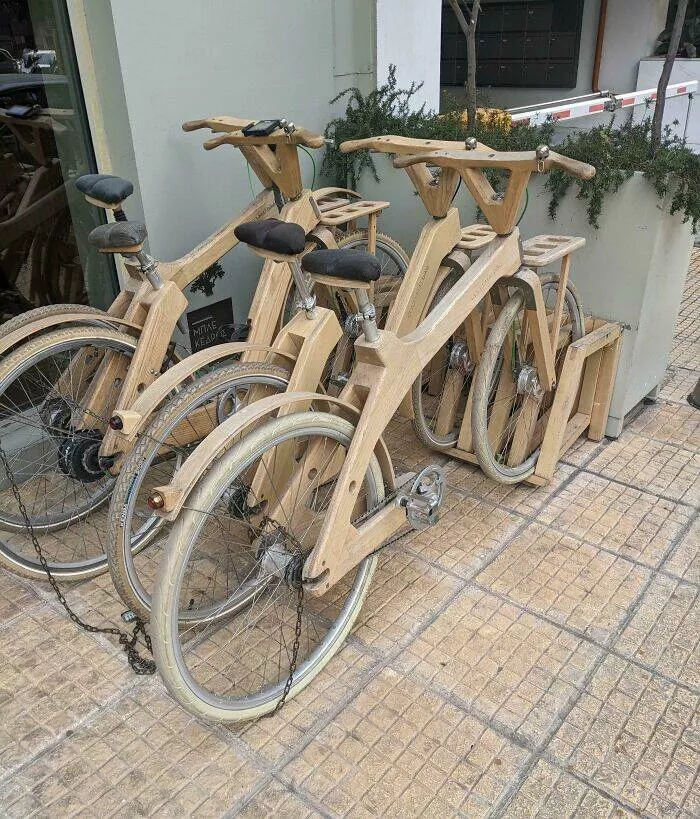 Tresors caches de la planete des pepites trouvees partout - #34 Hôtel grec avec vélos en bois pour les invités, élégance éco-friendly