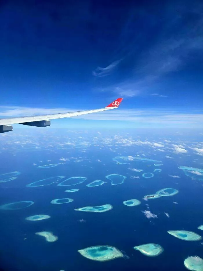 Fascination geographique les merveilles de la terre - #7 Les Maldives vues du hublot d'un avion, un paradis bleu