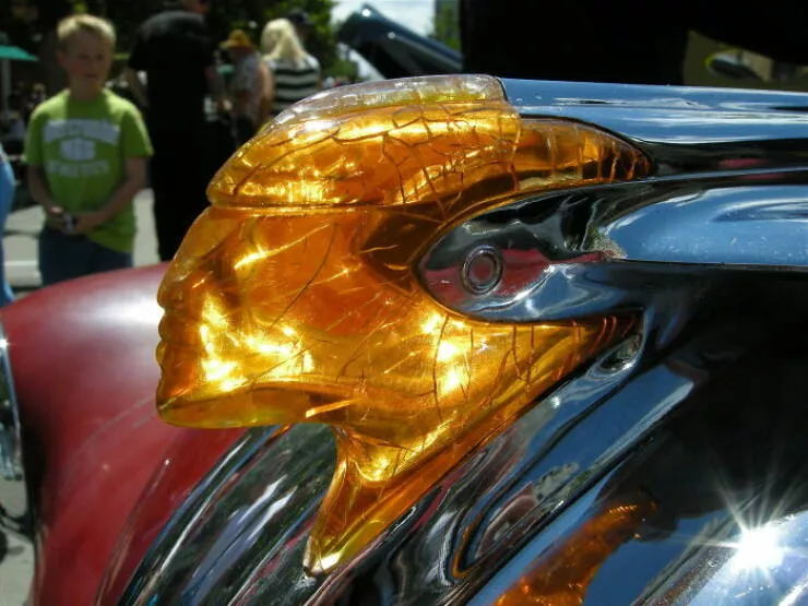 Timeless moments ordinary days in the 50s - #14 The iconic hood ornament from a 1950 Pontiac