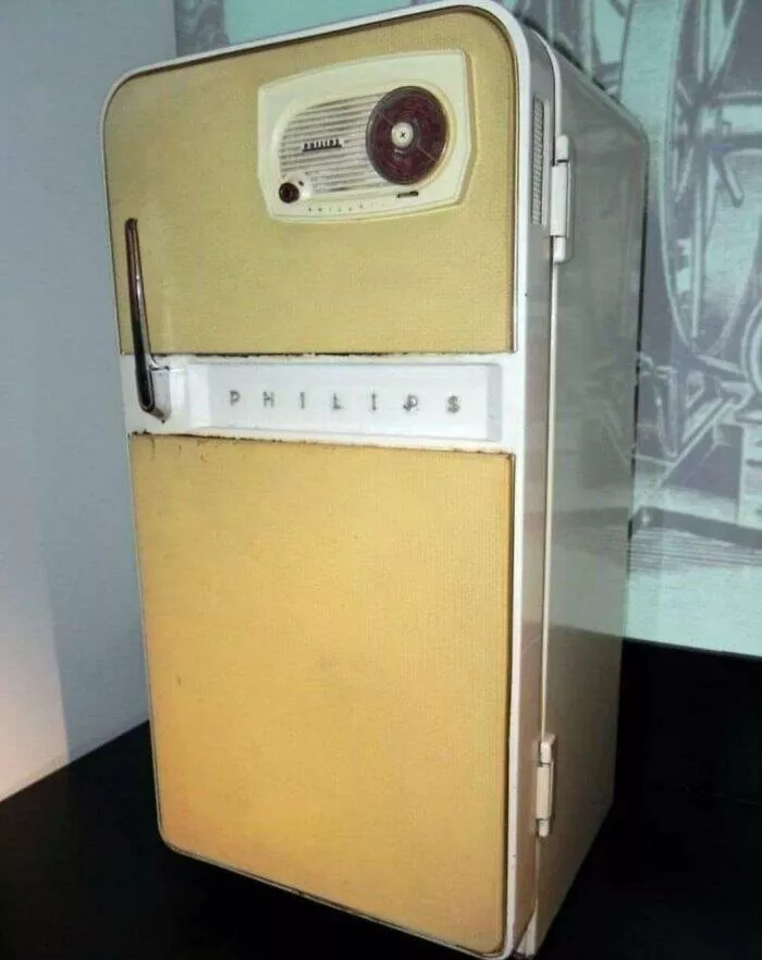 Instants eternels la vie ordinaire des annees 50 - #15 Le réfrigérateur Phillips de 1956, avec radio intégrée