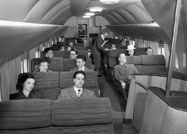 Timeless moments ordinary days in the 50s - #7 Taking flight, the style and grace of 1952