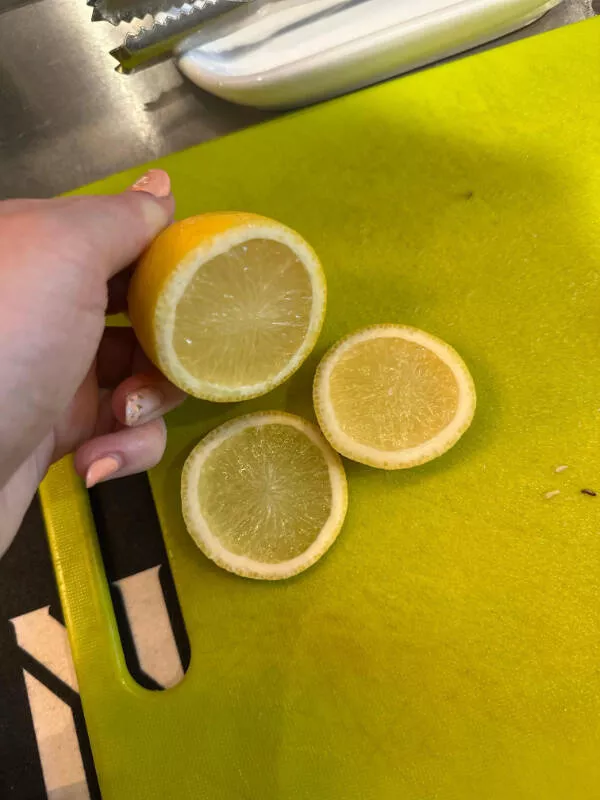 Images si fascinantes quon ne peut pas les ignorer - #20 Un citron sans le moindre quartier à l'intérieur Images si fascinantes quon ne peut pas les ignorer - #20 Un citron sans le moindre quartier à l'intérieur