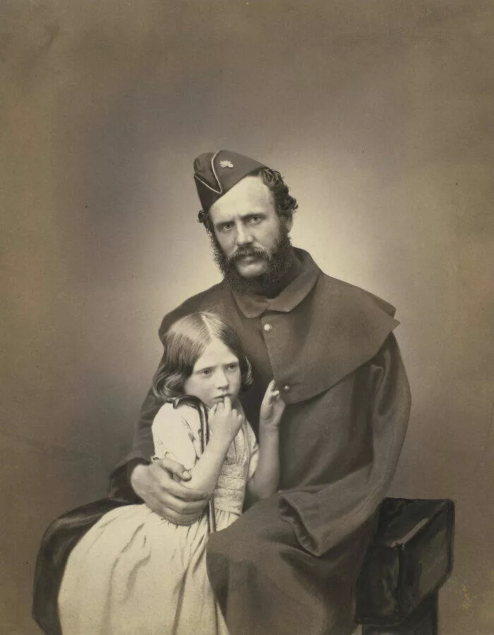 Cliches du 19e siecle le temps sest arrete - #19 John Mayall, le sergent Dawson et sa fille, 1855