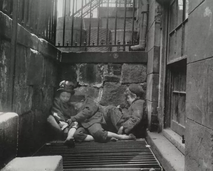 Cliches du 19e siecle le temps sest arrete - #2 Des enfants sans abri endormis, années 1890