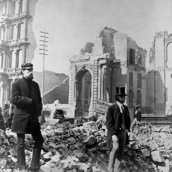 Frozen in time 19th century moments - #33 Men stand amid the rubble of the Great Chicago Fire