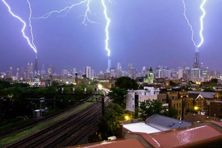 Unbelievable coincidences question reality - #21 A triple lightning strike over the city of Chicago