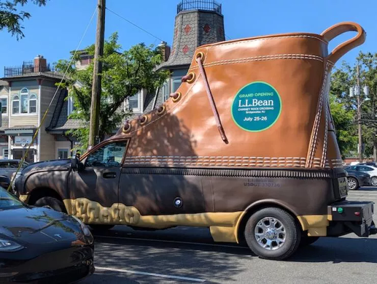 Intriguing photos a gallery of captivating shots - #19 A truck shaped exactly like a L.L. Bean boot