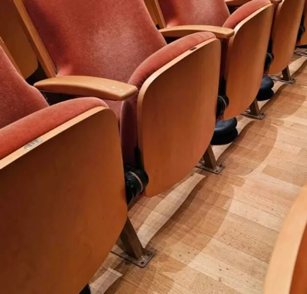 Trouvailles mystiques le web en a parle - #3 Ces étranges disques sous les sièges de concert