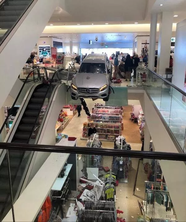 Car fails a gallery of bad luck on wheels - #12 