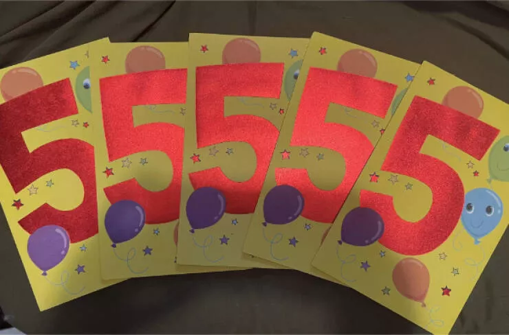 Les petits details qui attirent loeil - #14 Ma fille a reçu cinq fois la même carte d'anniversaire