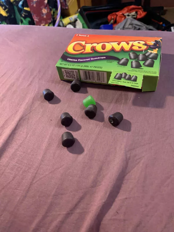 Awesome pictures worth sharing - #15 My box of crows came with a single dot